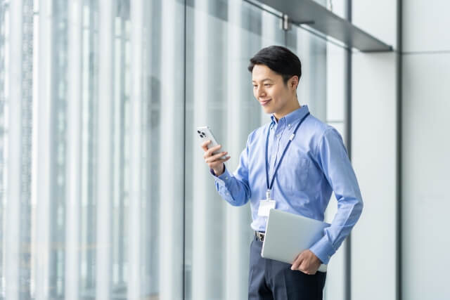 スマホを活用してホームページ更新通知を自動化する効率的なチェック方法